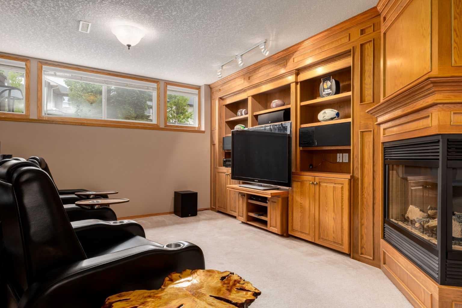 133 Strathlea Court SW