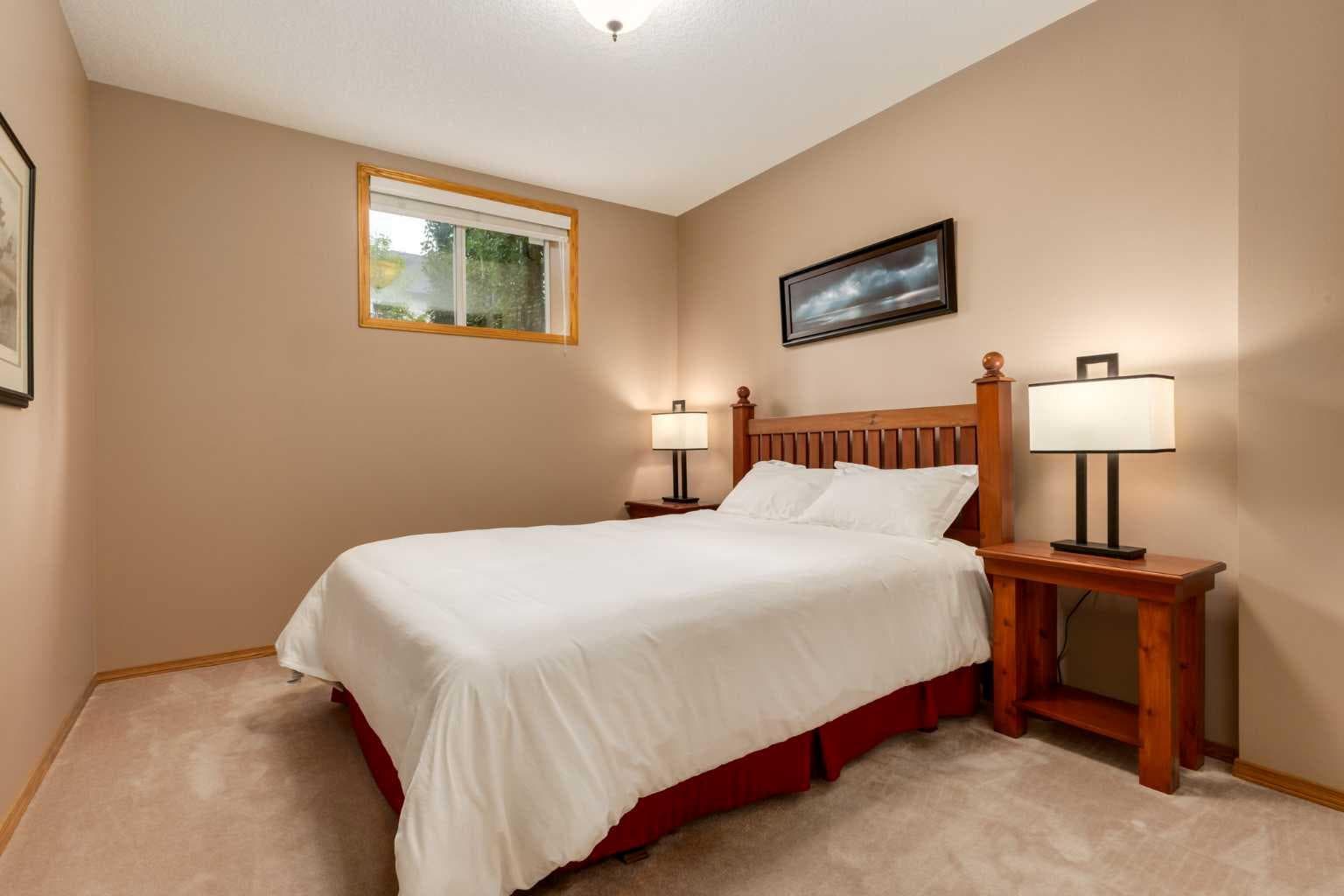 133 Strathlea Court SW