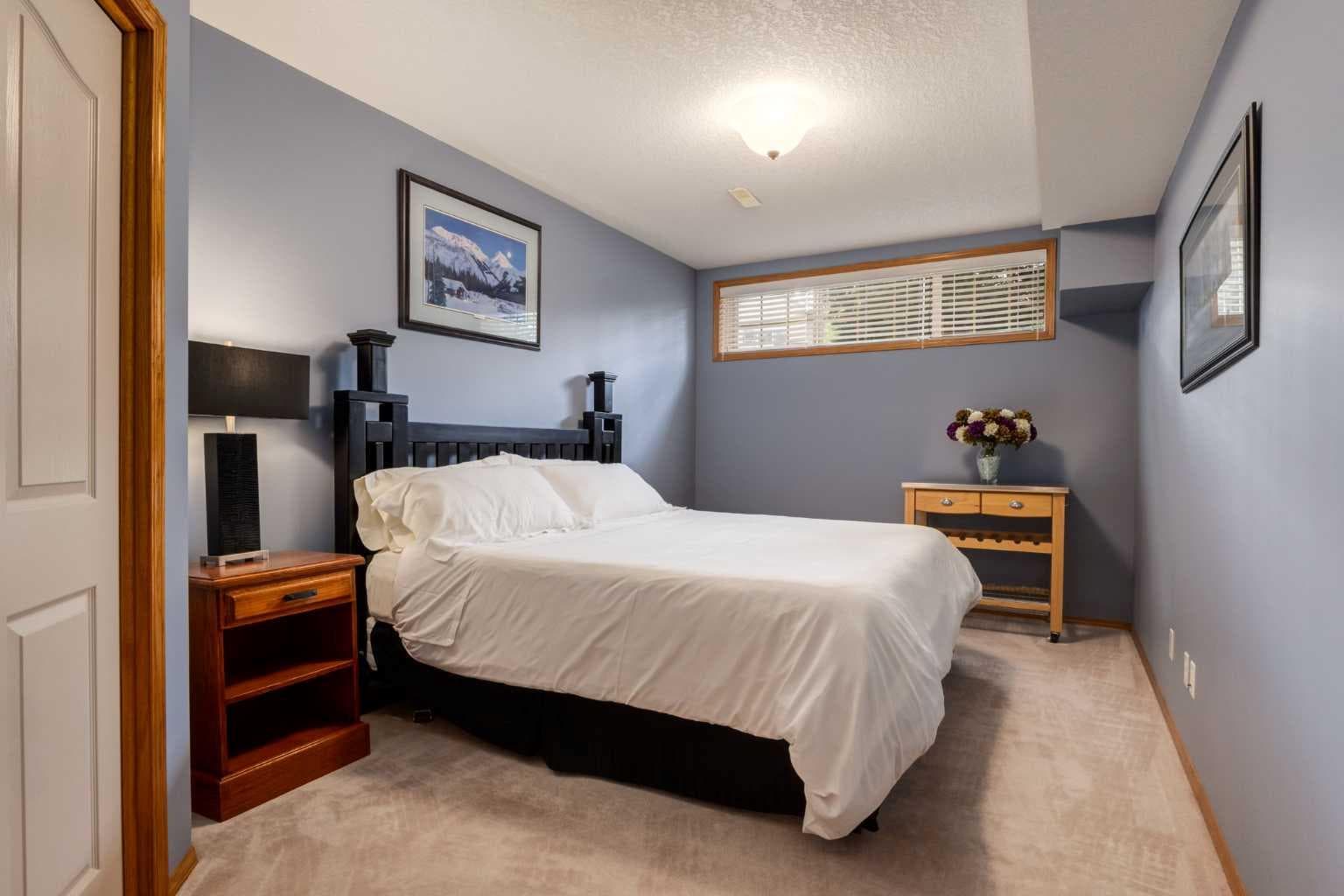 133 Strathlea Court SW