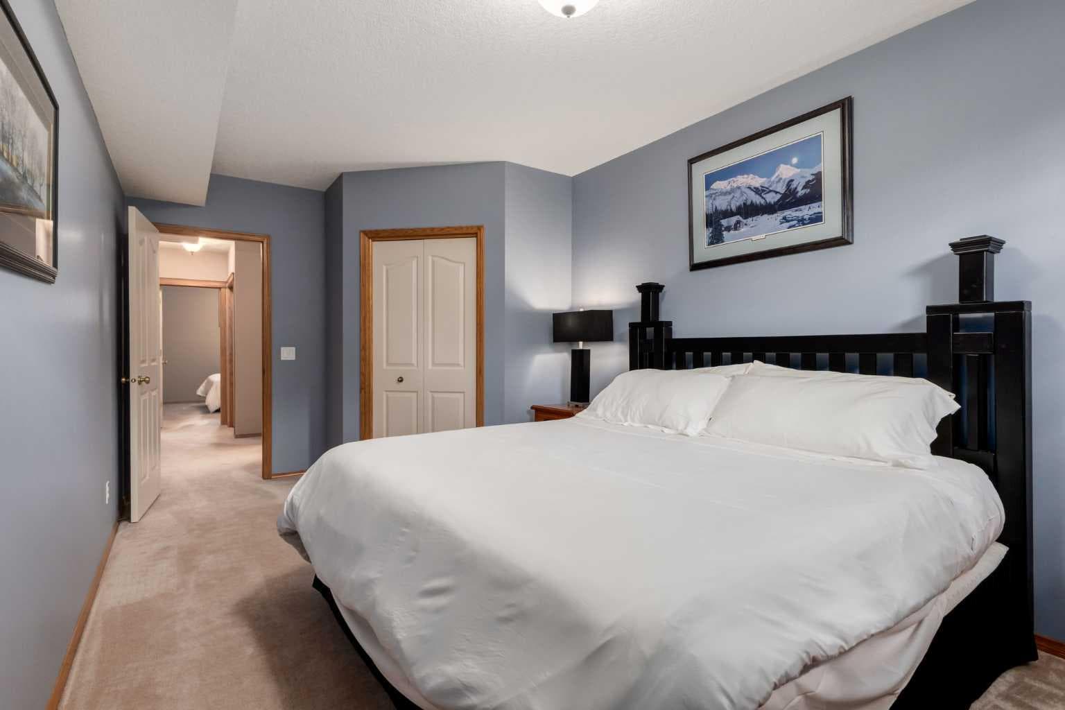 133 Strathlea Court SW