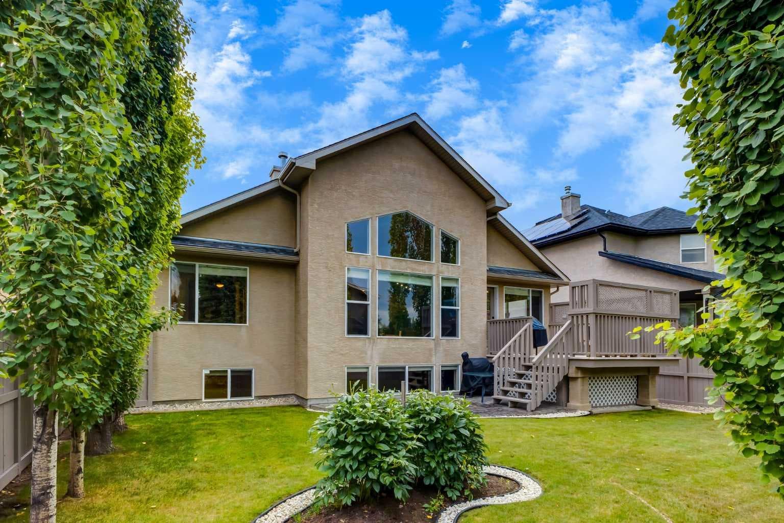 133 Strathlea Court SW