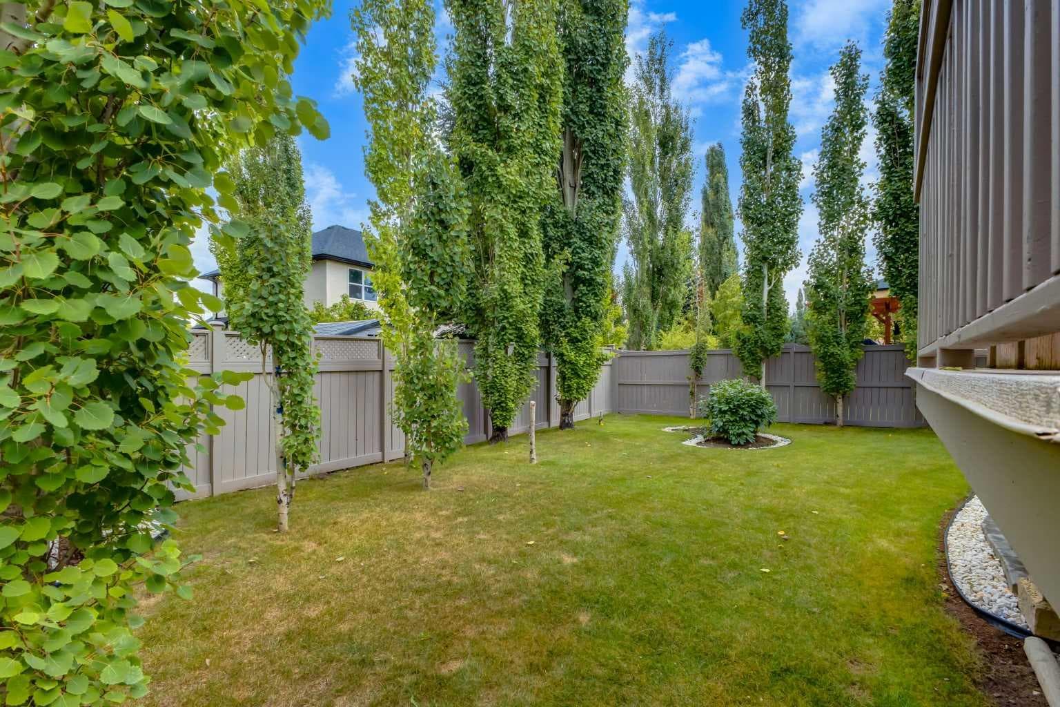 133 Strathlea Court SW