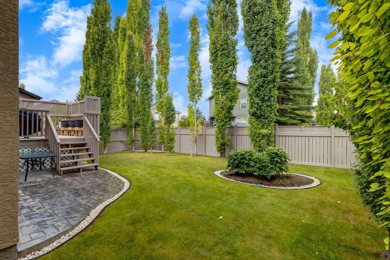 133 Strathlea Court SW