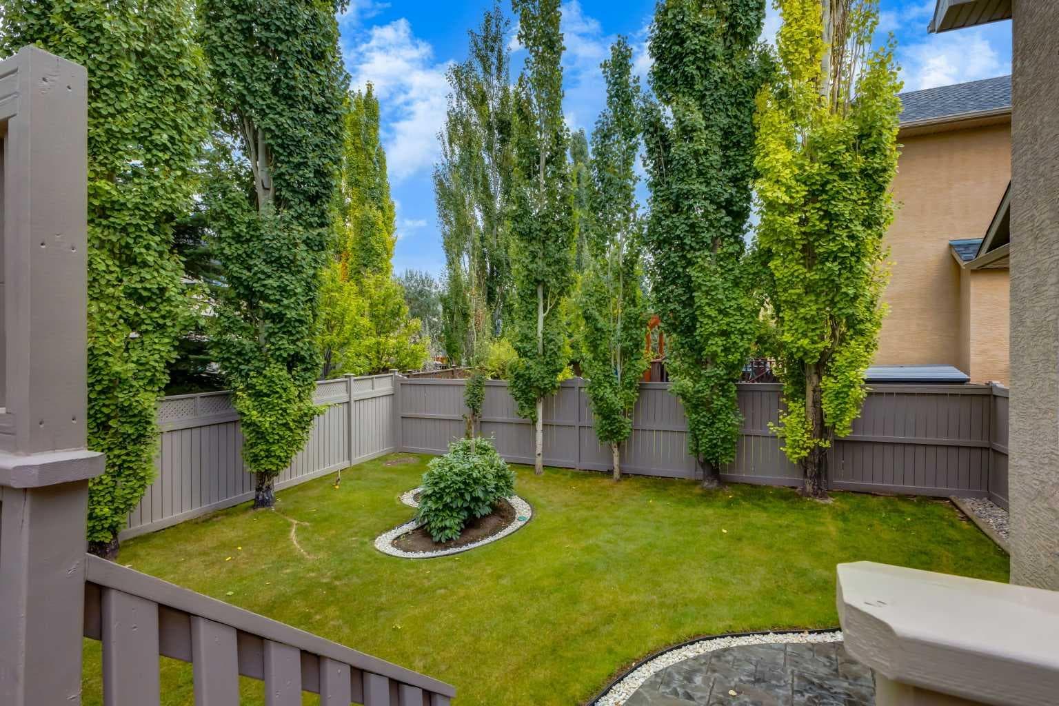 133 Strathlea Court SW