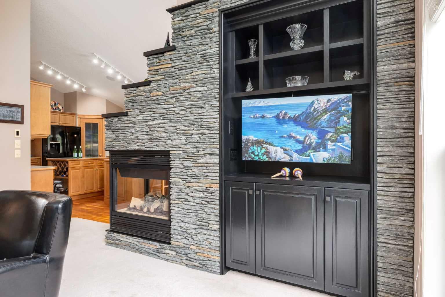 133 Strathlea Court SW