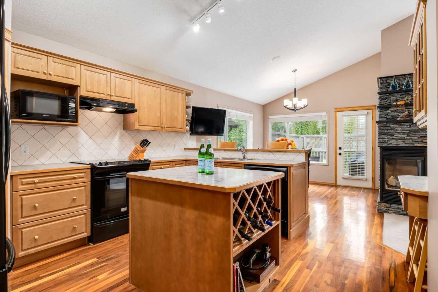 133 Strathlea Court SW