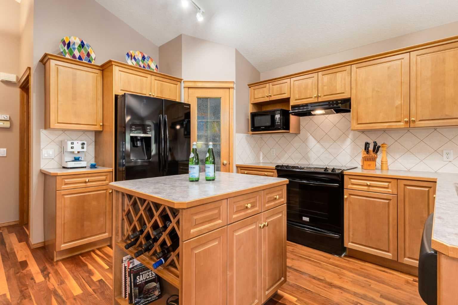 133 Strathlea Court SW
