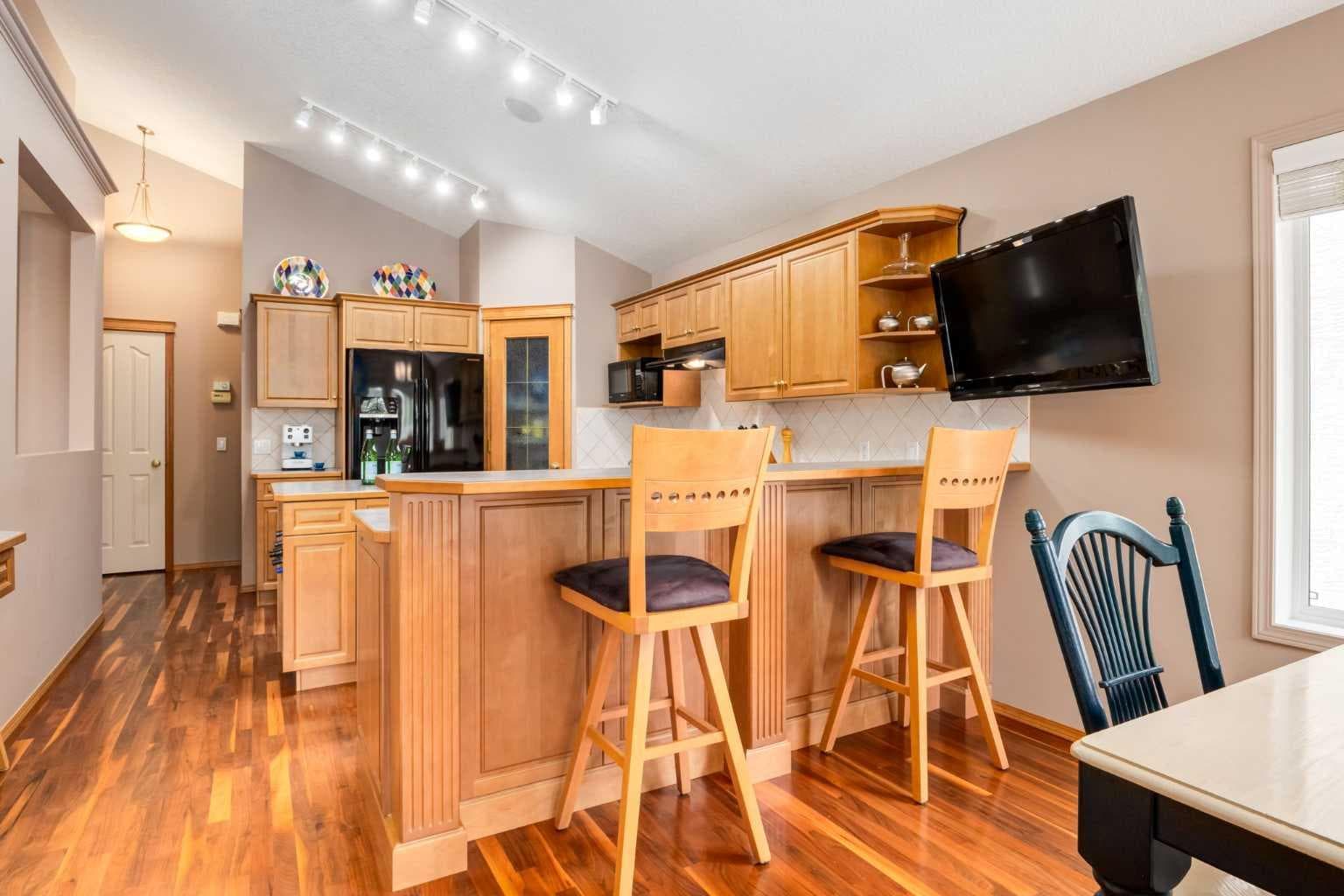 133 Strathlea Court SW