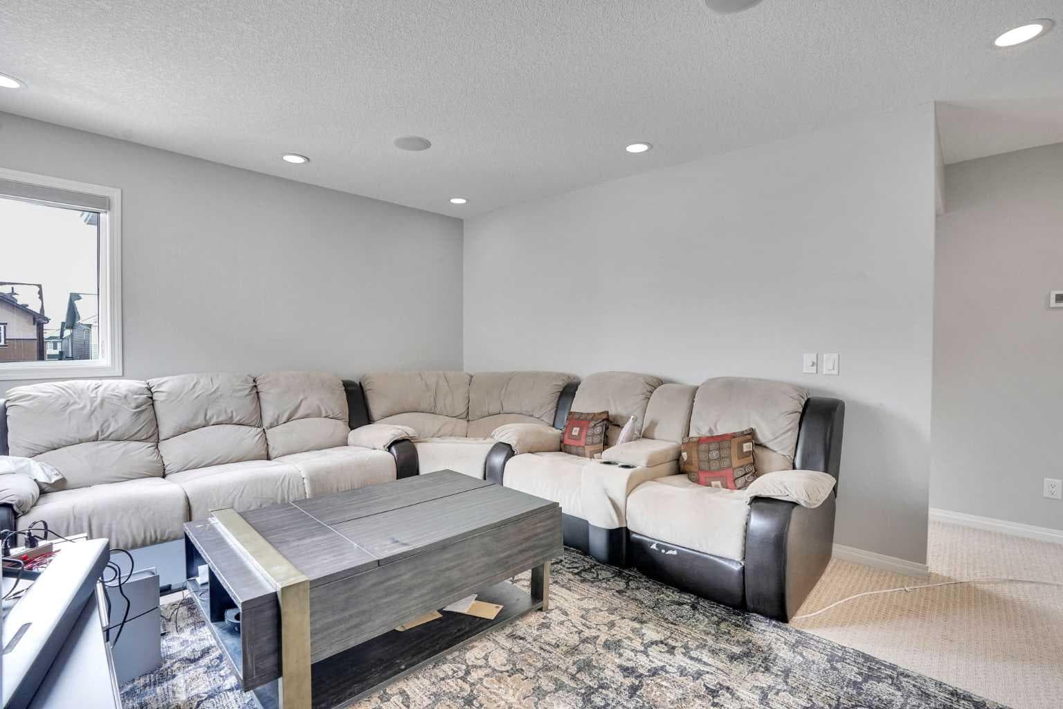148 Savanna Close NE