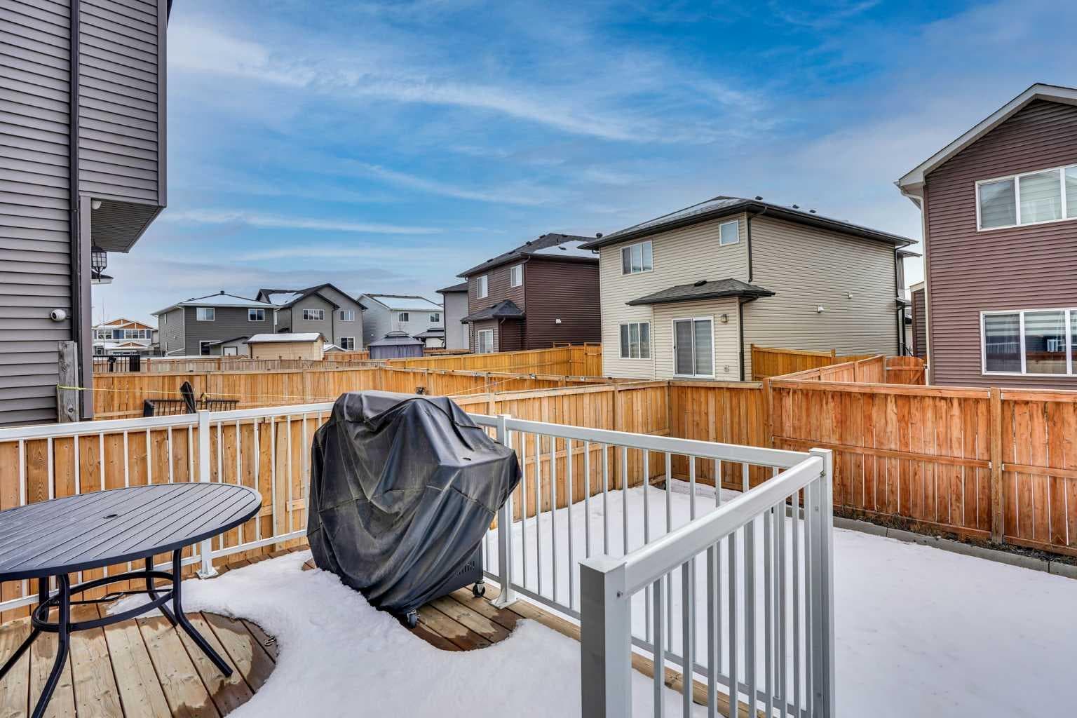 148 Savanna Close NE