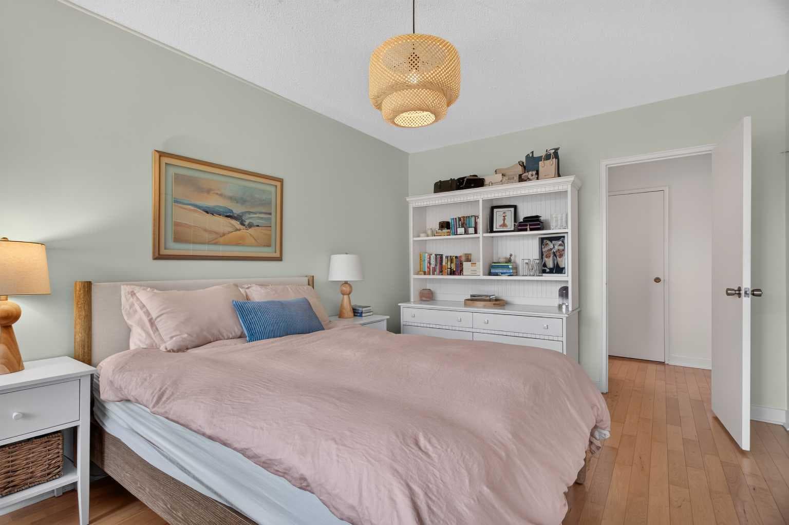 204, 3316 Rideau Place SW