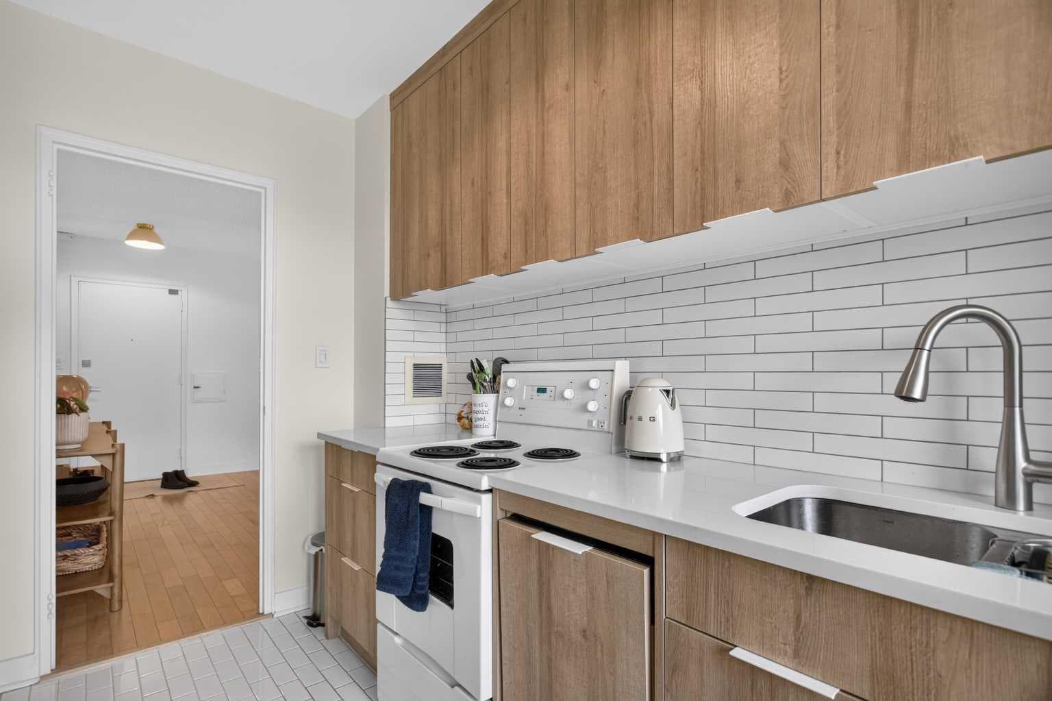 204, 3316 Rideau Place SW