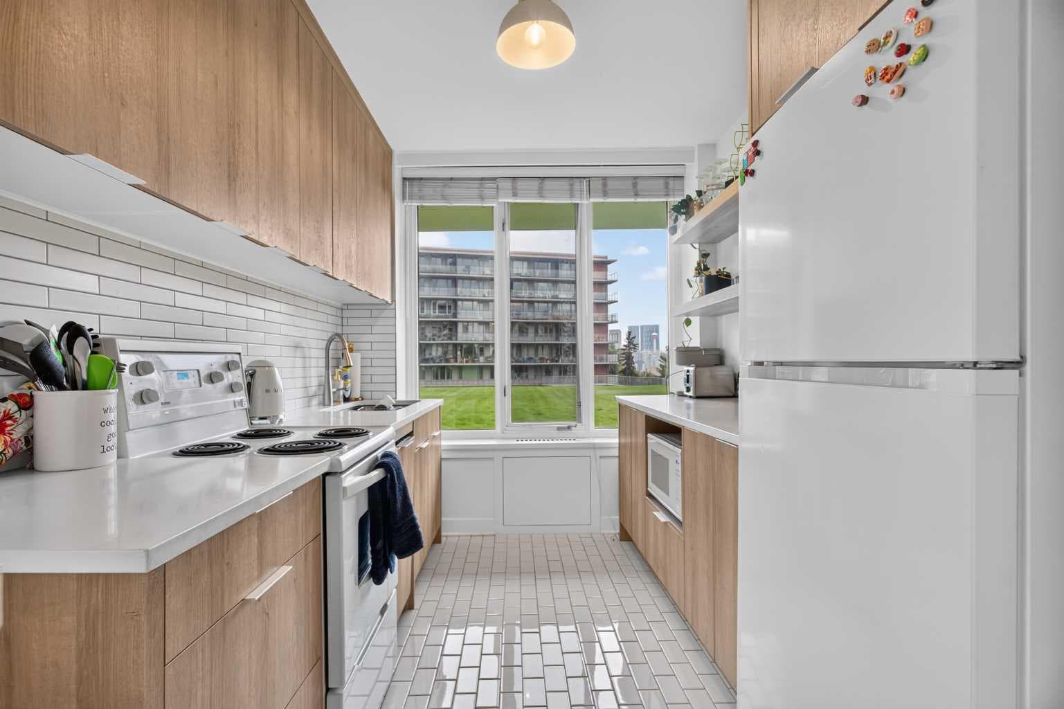 204, 3316 Rideau Place SW