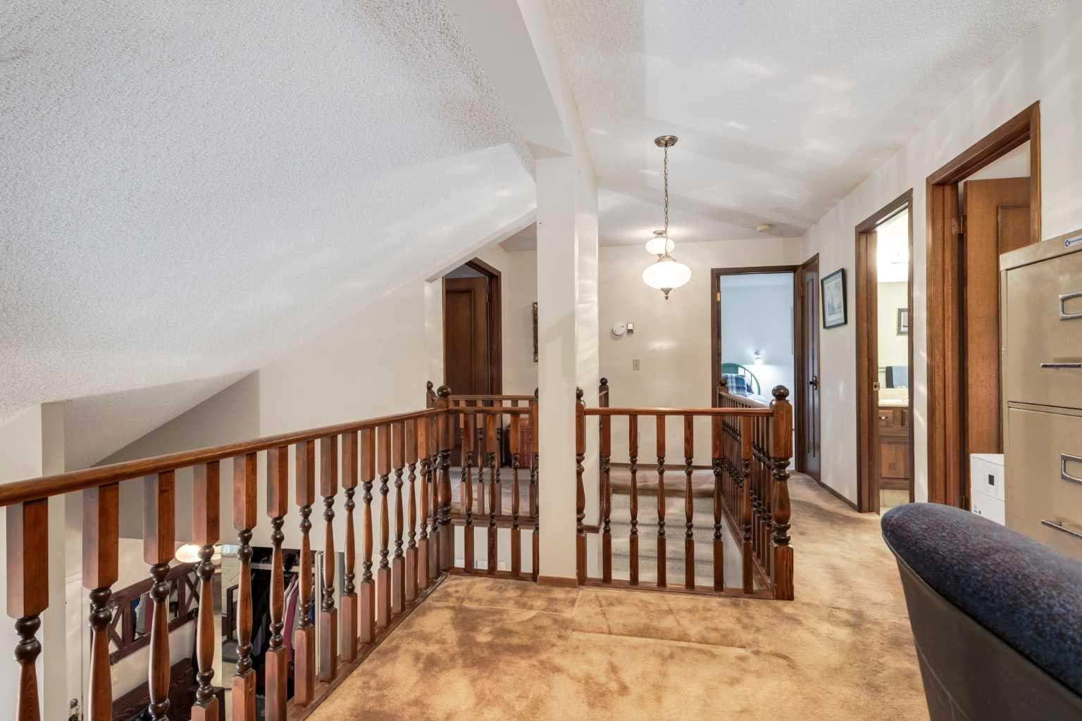 35 Millrise Way SW