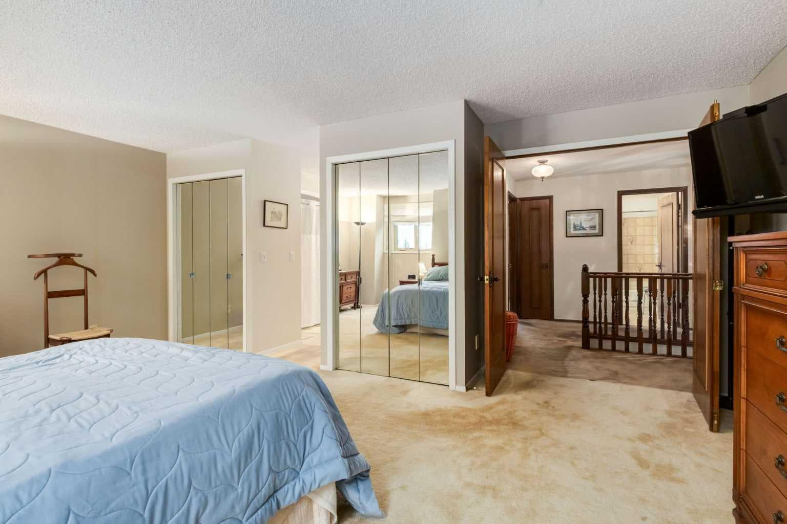 35 Millrise Way SW