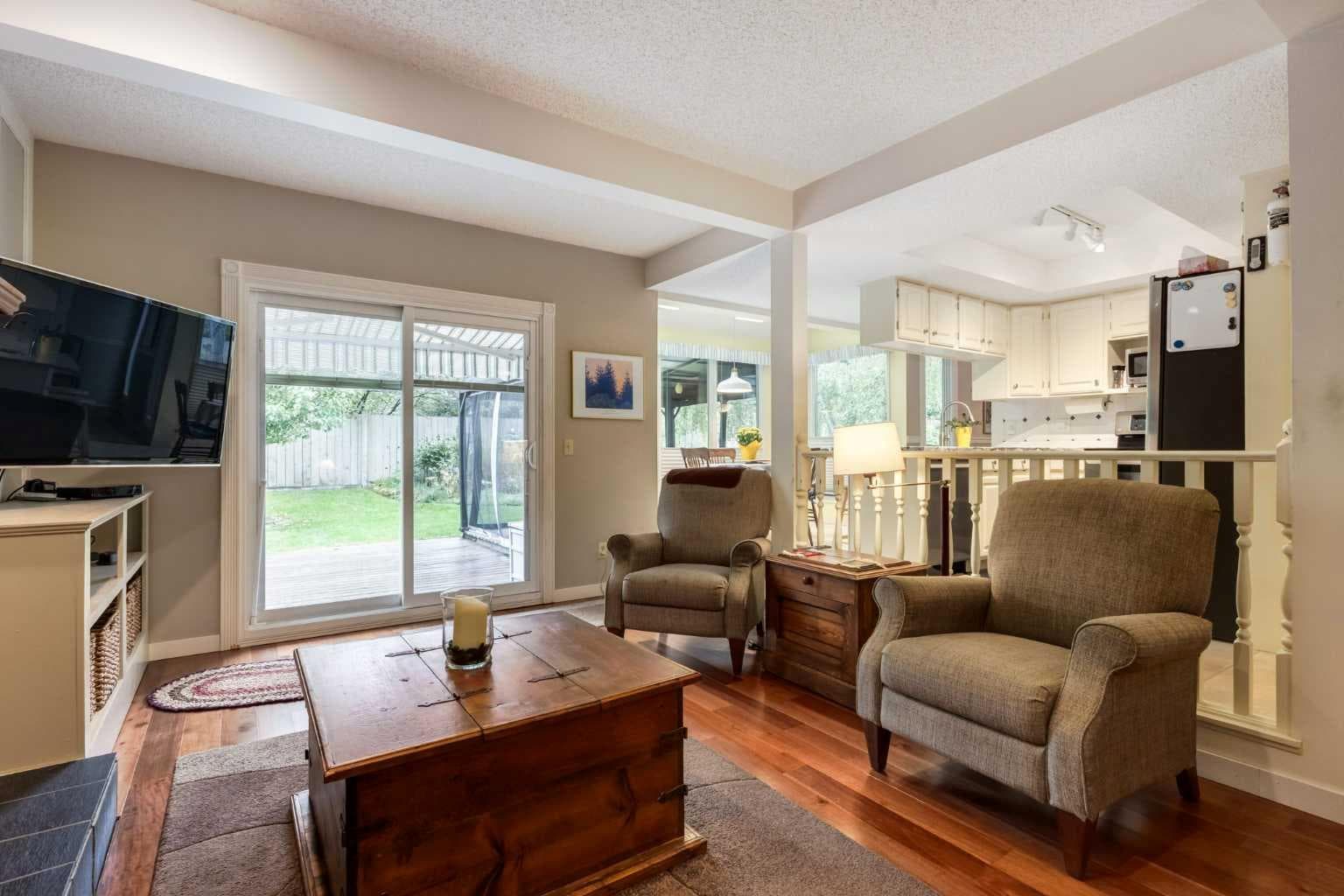 35 Millrise Way SW