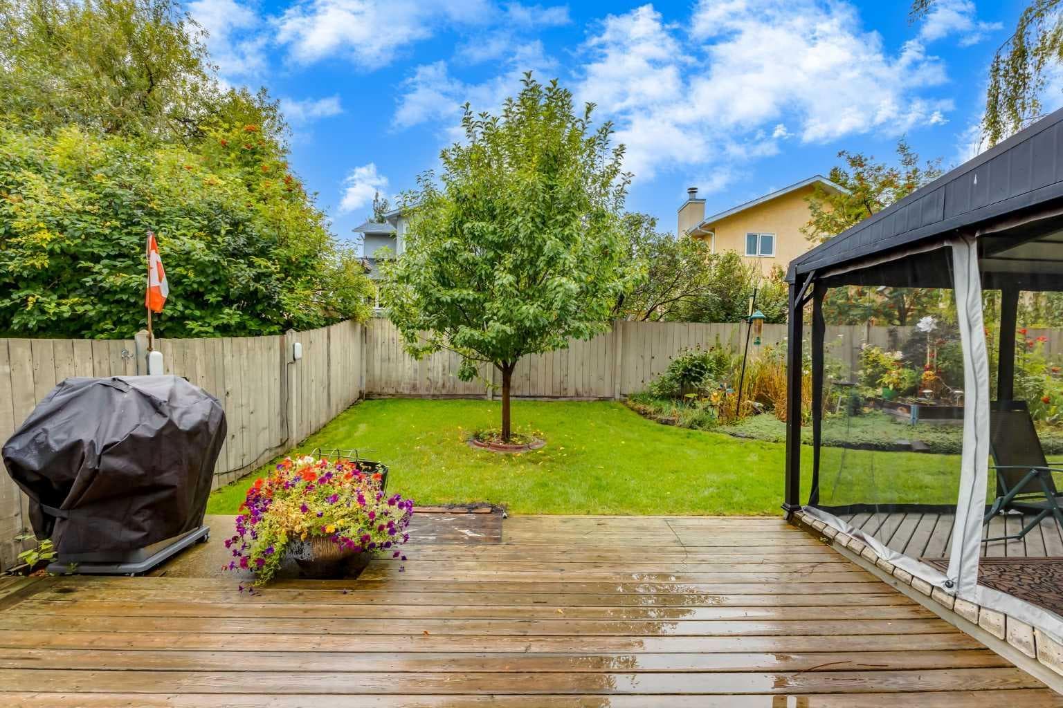 35 Millrise Way SW
