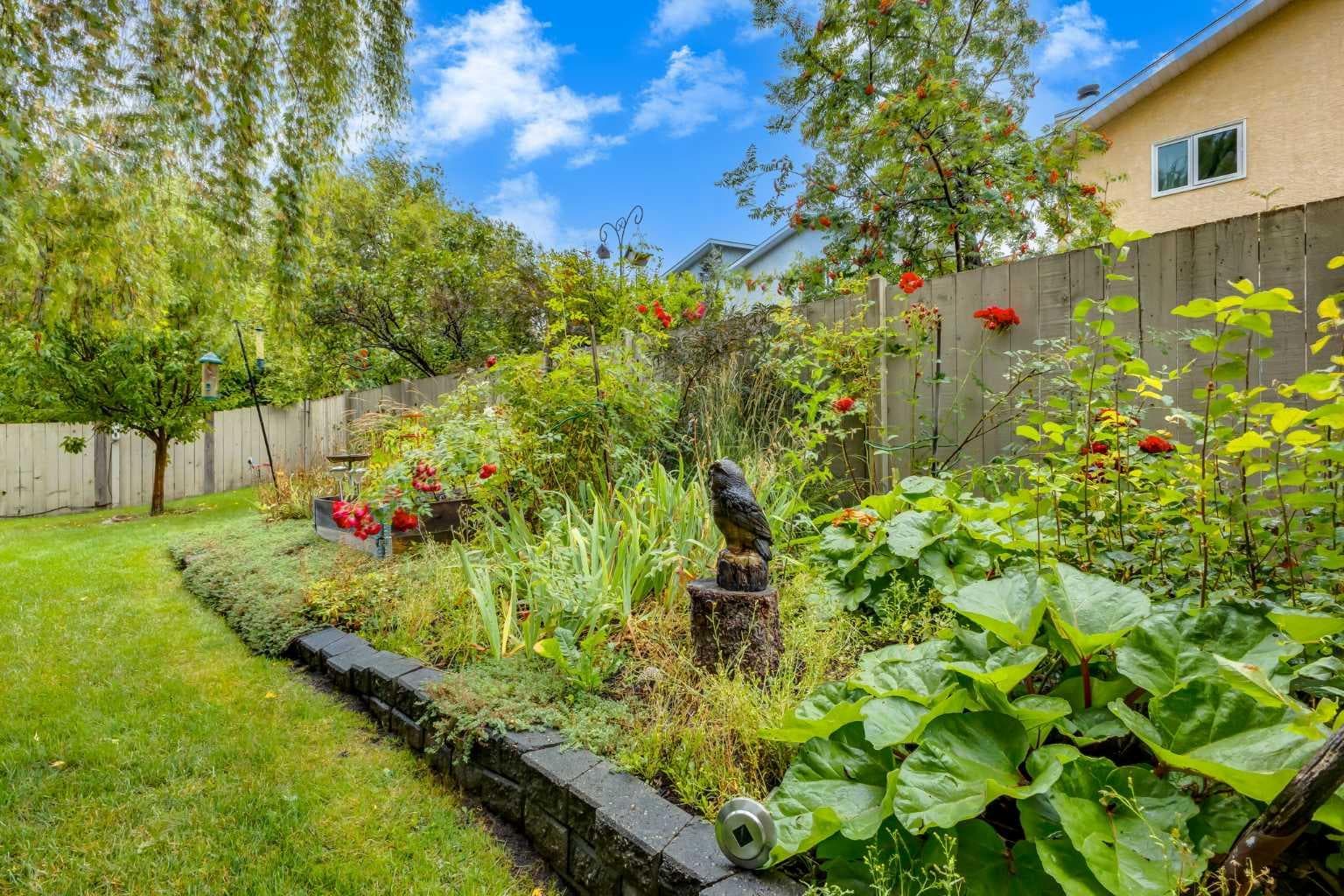35 Millrise Way SW