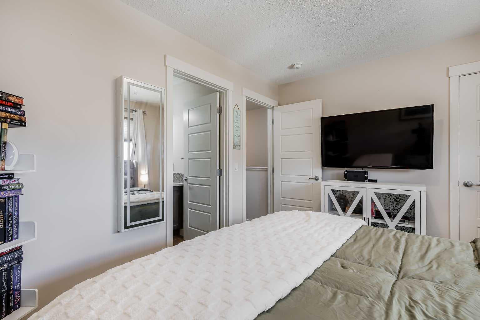 305, 2461 Baysprings Link SW