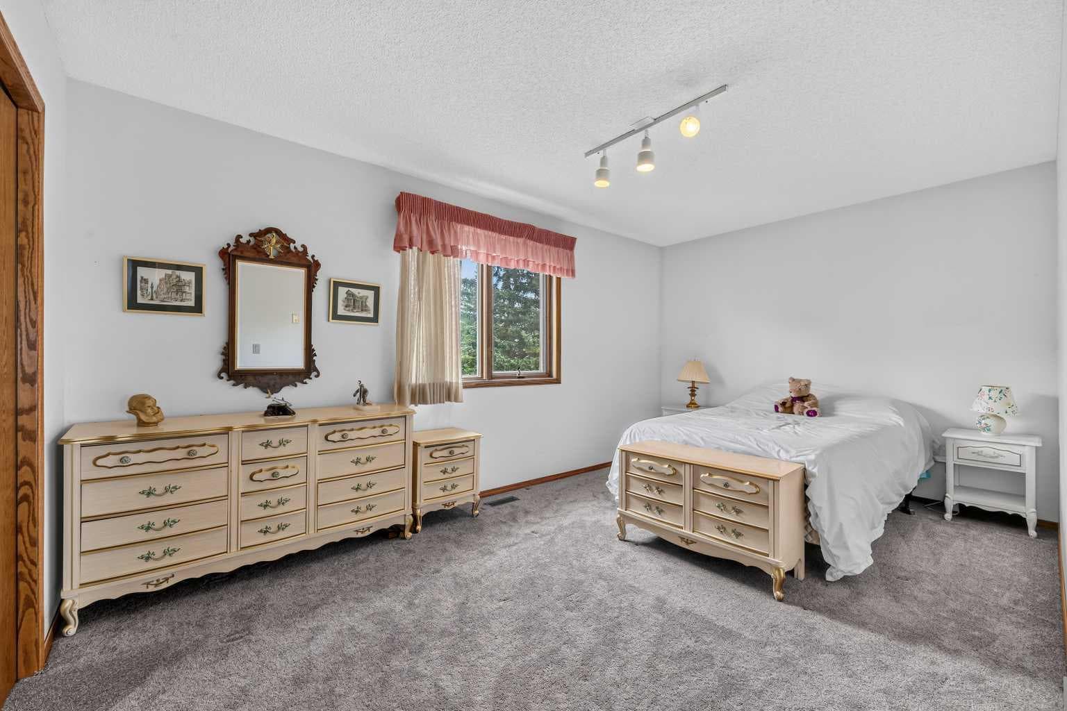 232 Hawkview Manor Circle NW