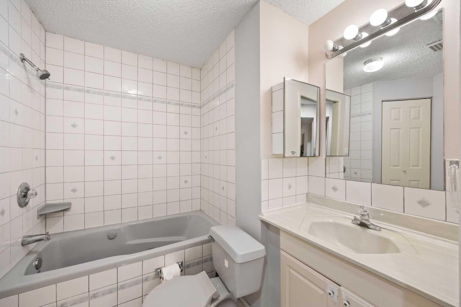 212 Coral Keys Green NE