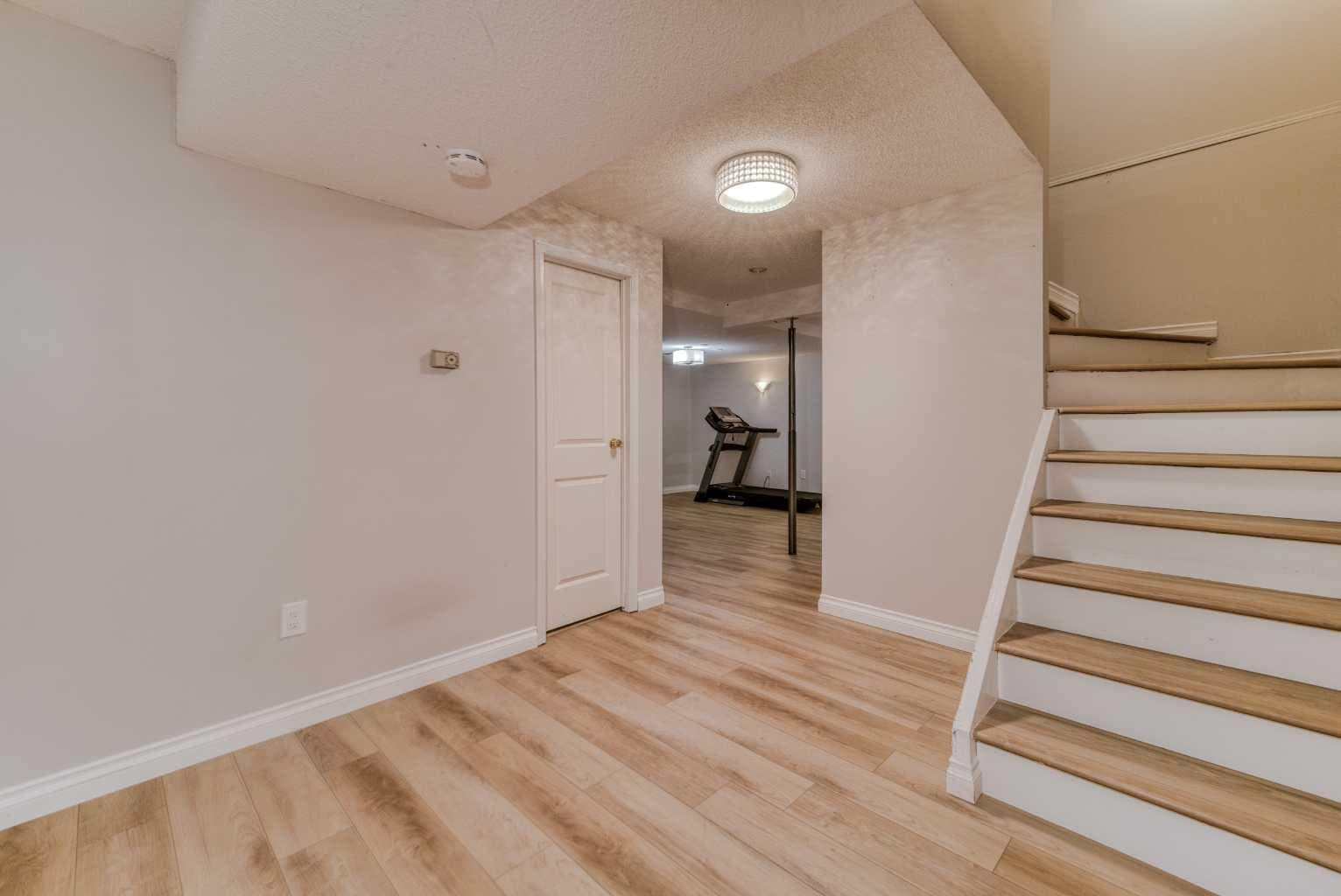 8286 Edgebrook Drive NW