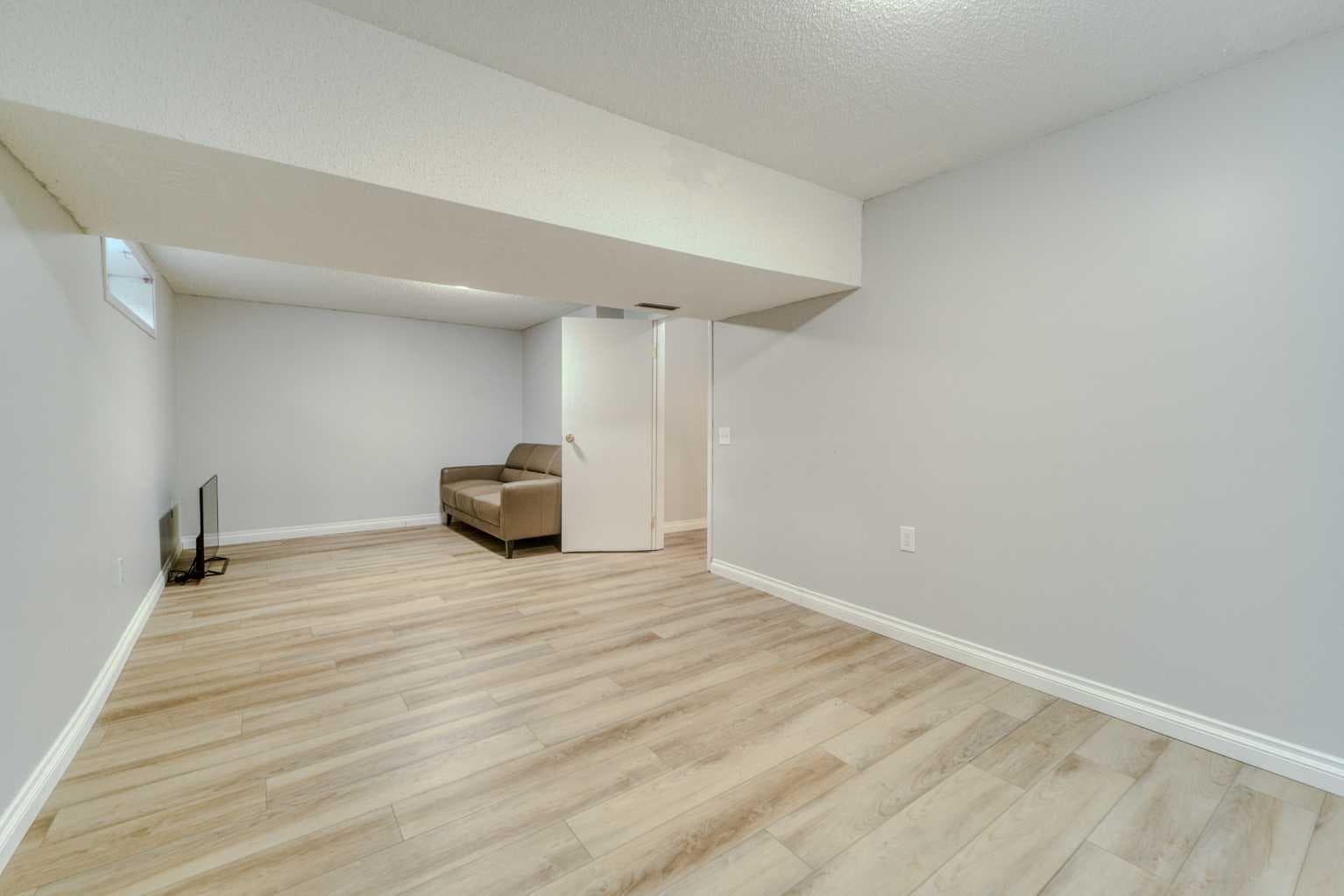 8286 Edgebrook Drive NW