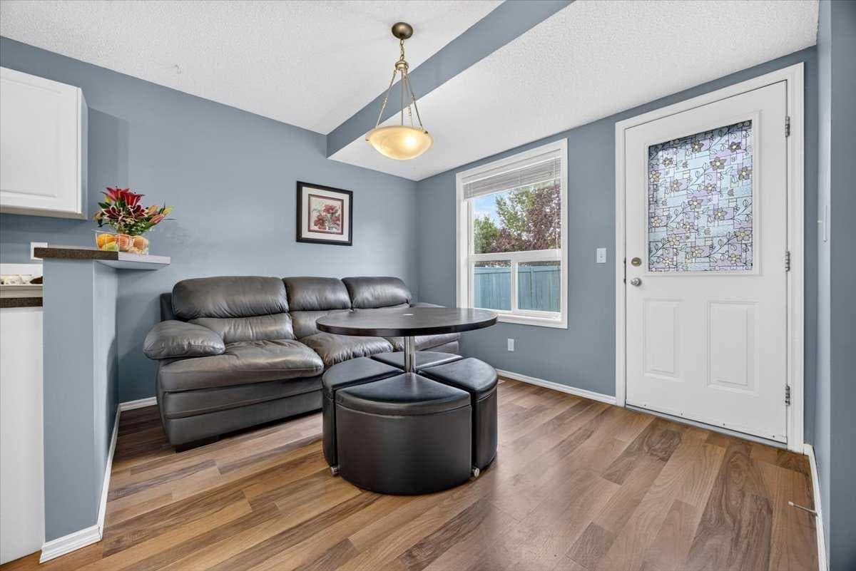 113 Canoe Square SW