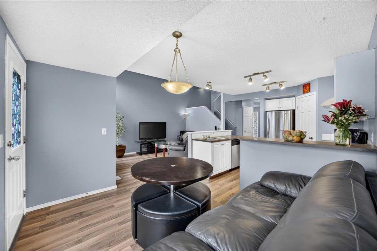 113 Canoe Square SW