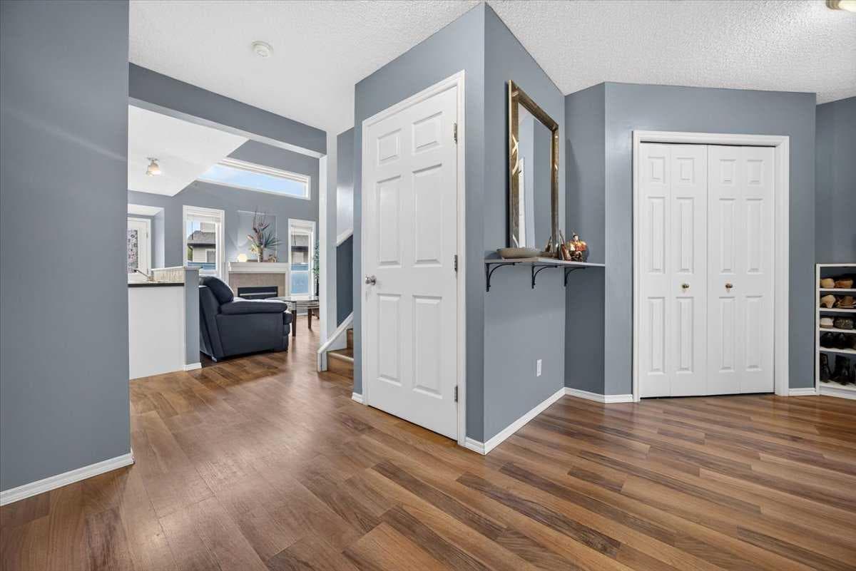 113 Canoe Square SW