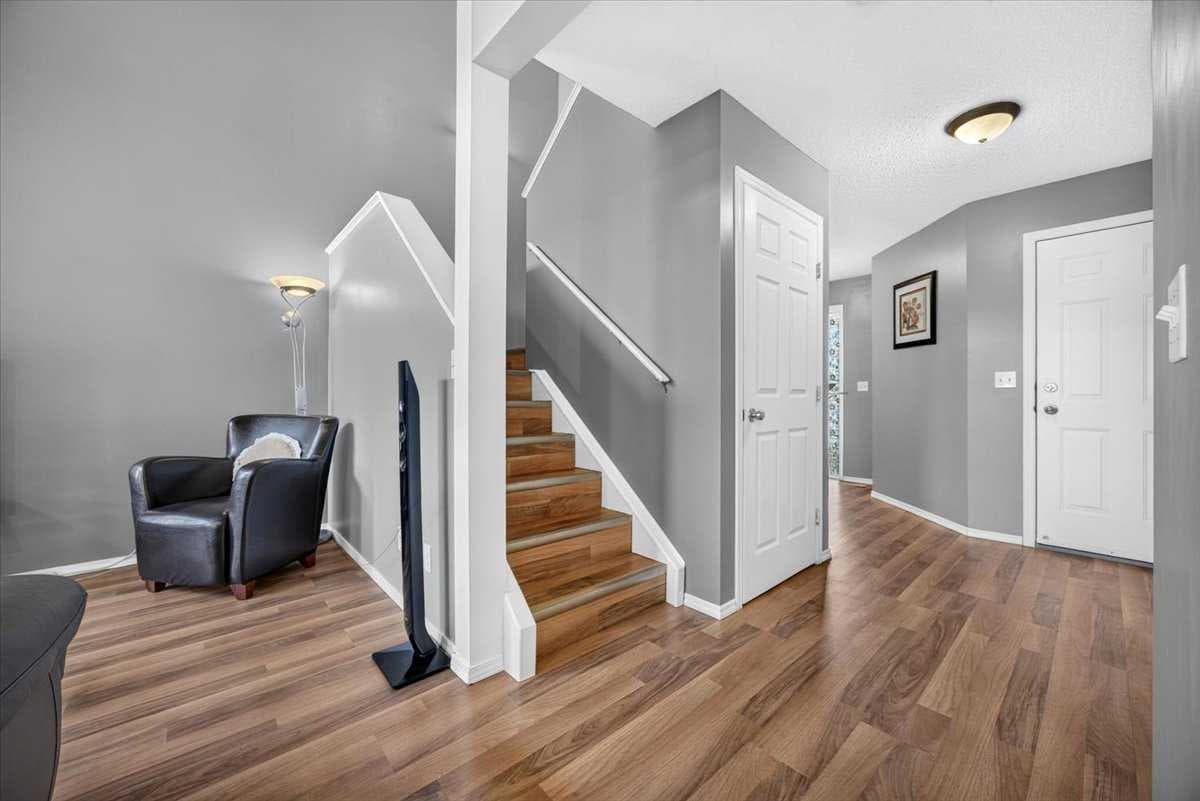 113 Canoe Square SW