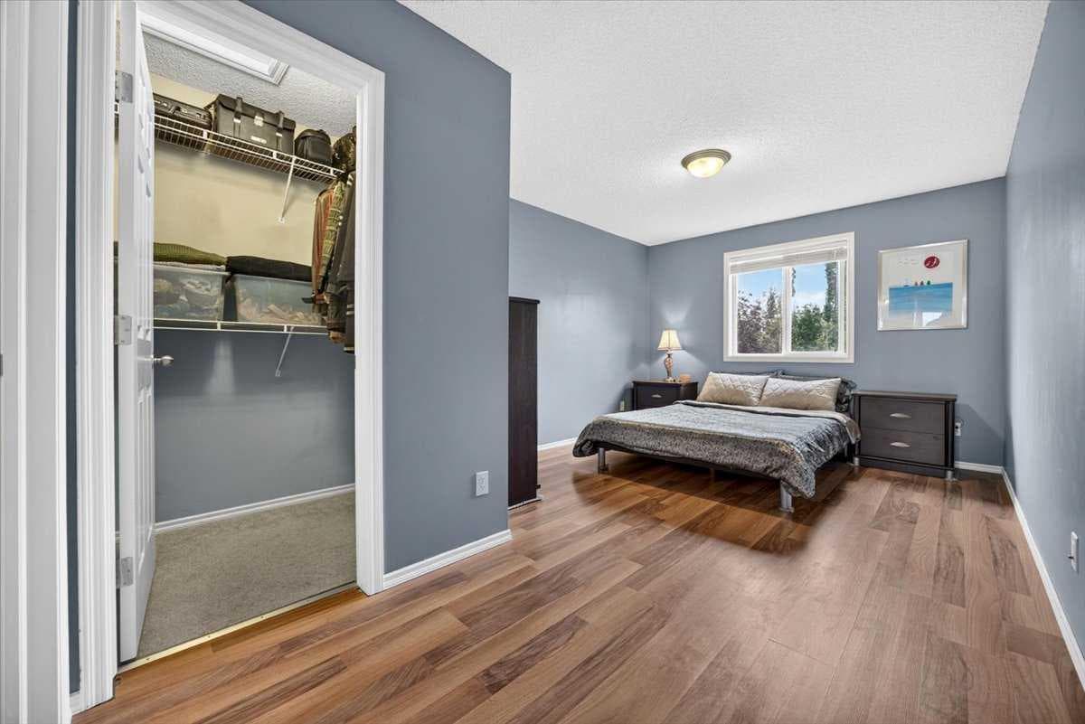 113 Canoe Square SW