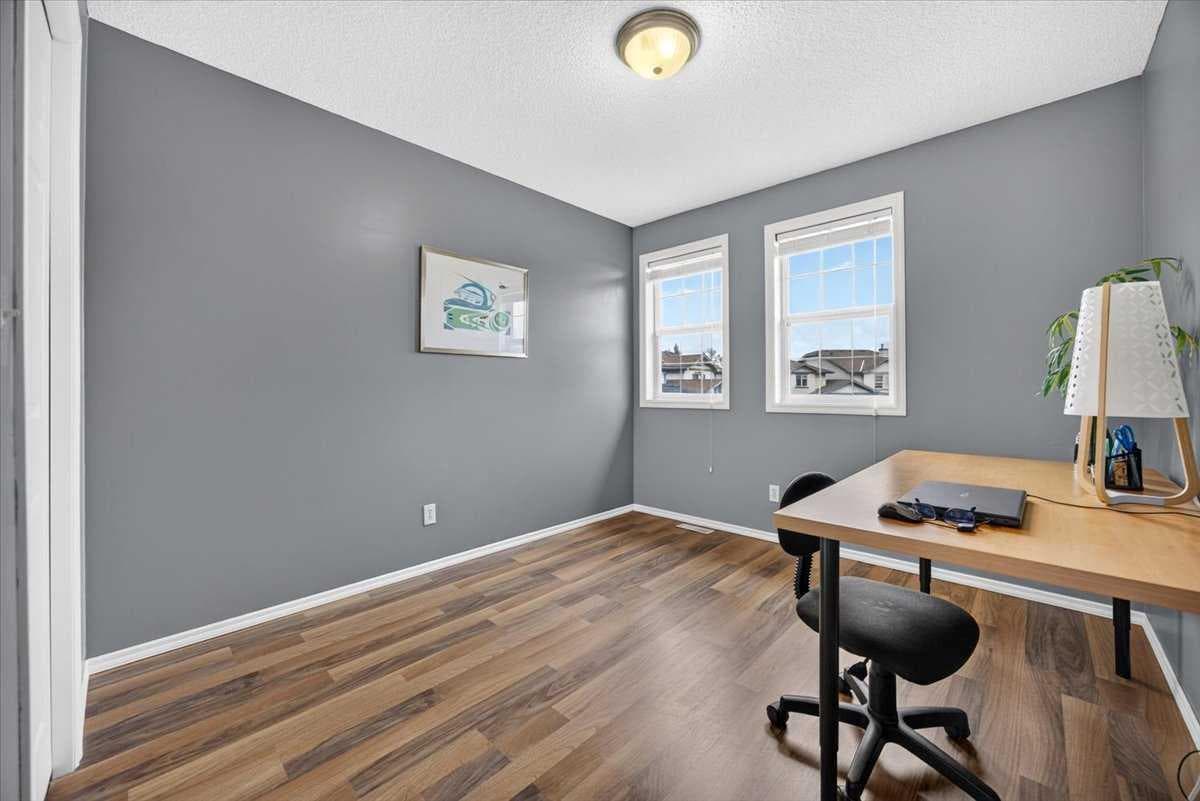 113 Canoe Square SW