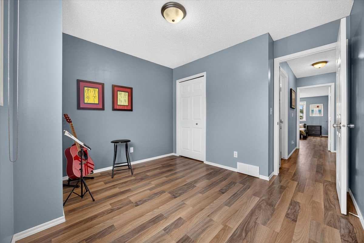 113 Canoe Square SW