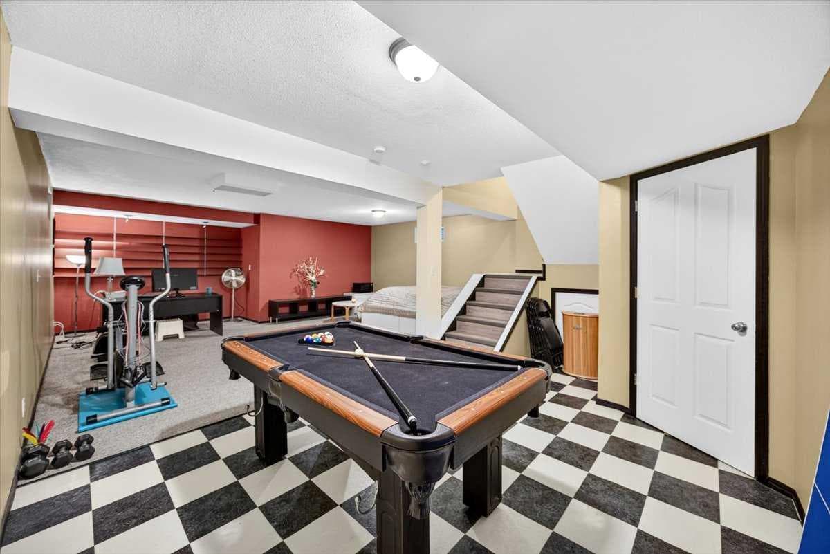 113 Canoe Square SW