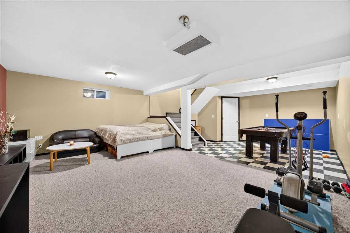 113 Canoe Square SW