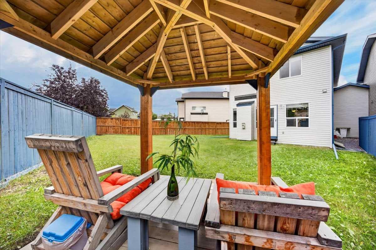 113 Canoe Square SW