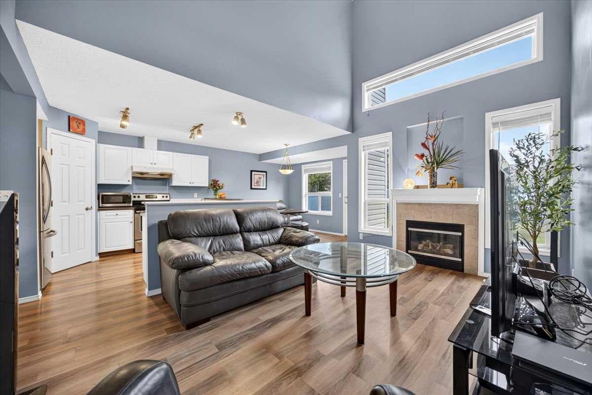 113 Canoe Square SW