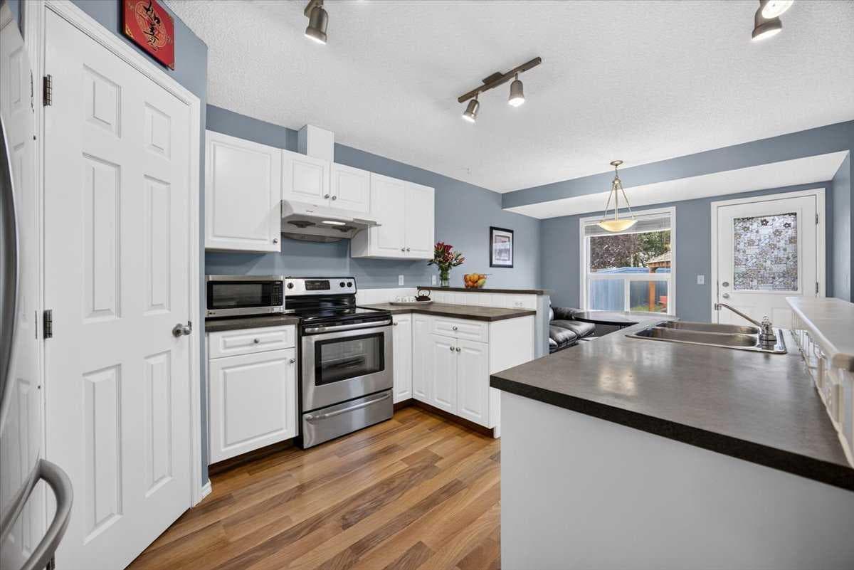 113 Canoe Square SW