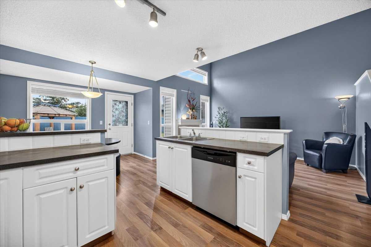 113 Canoe Square SW