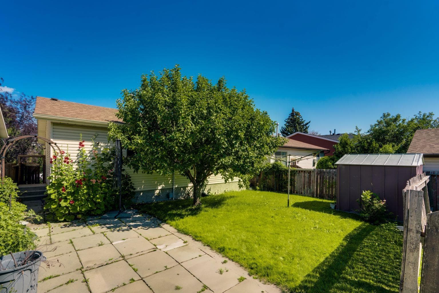 127 Falshire Way NE