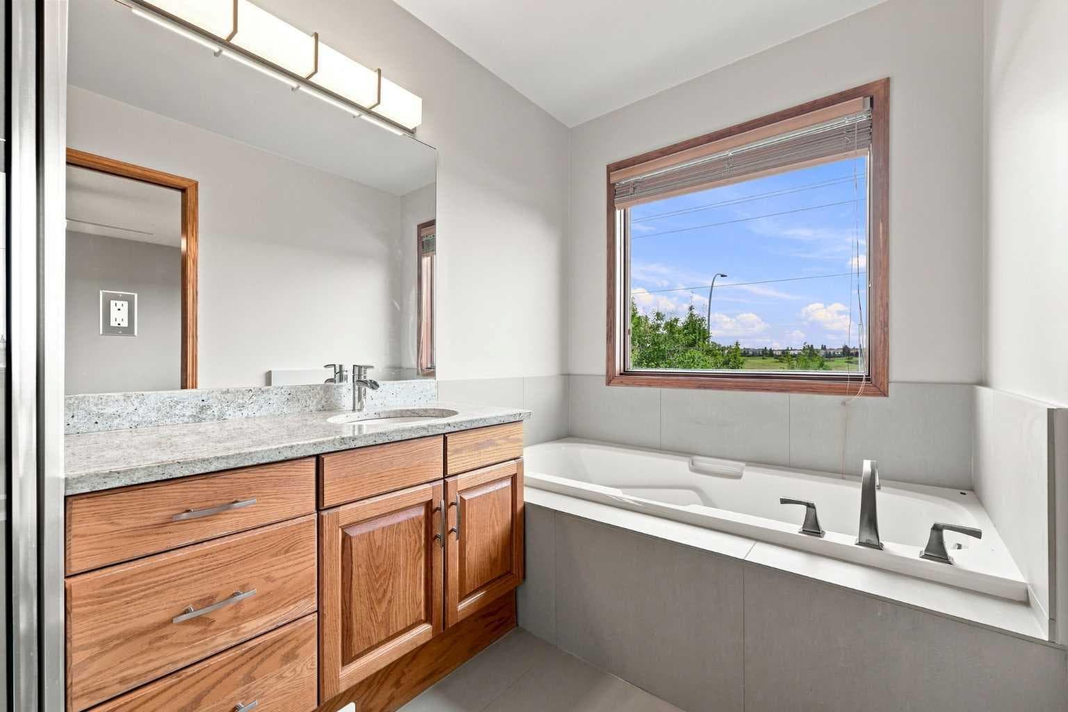 361 Santana Bay NW
