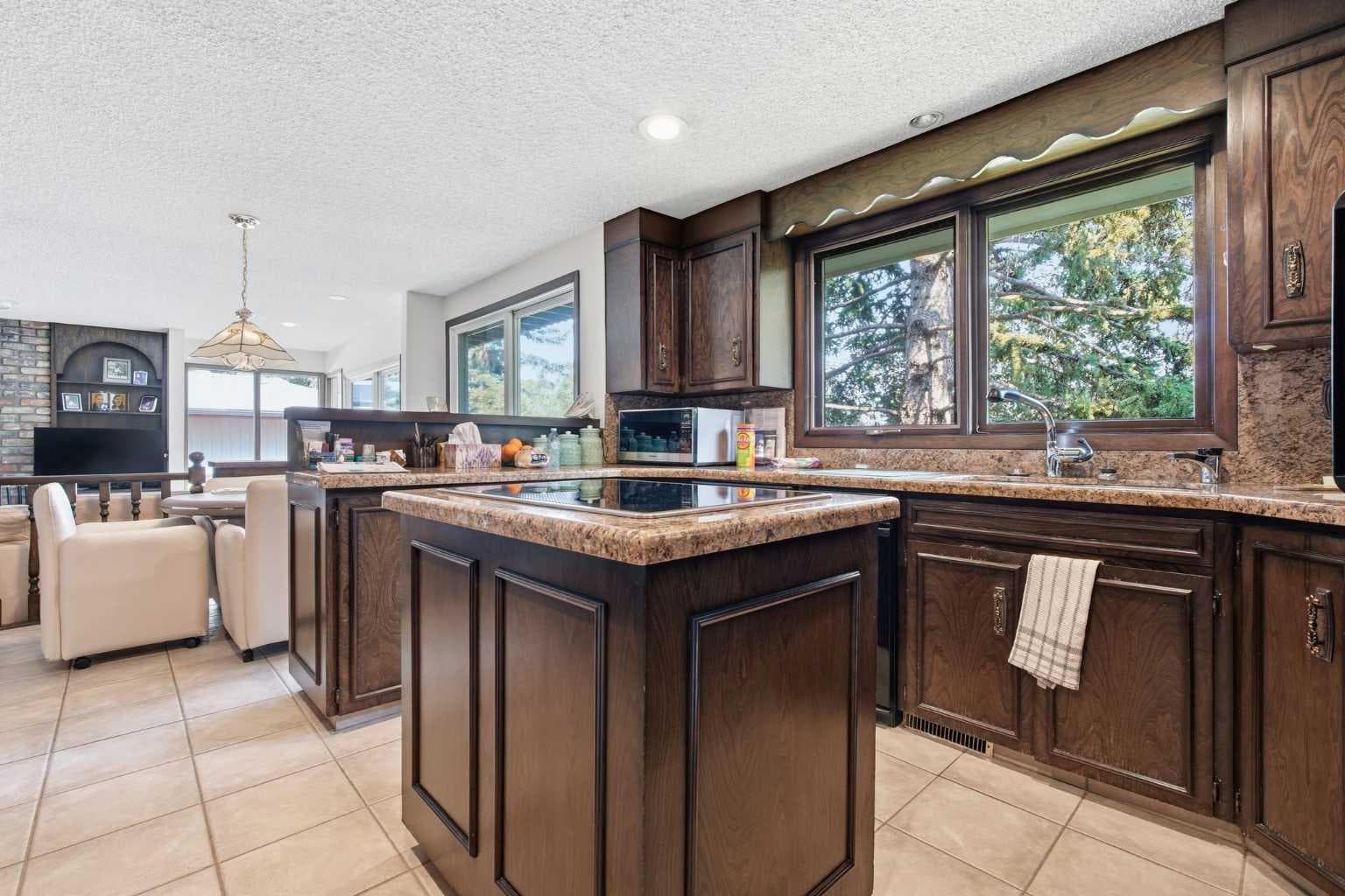 336 Pump Hill Crescent SW