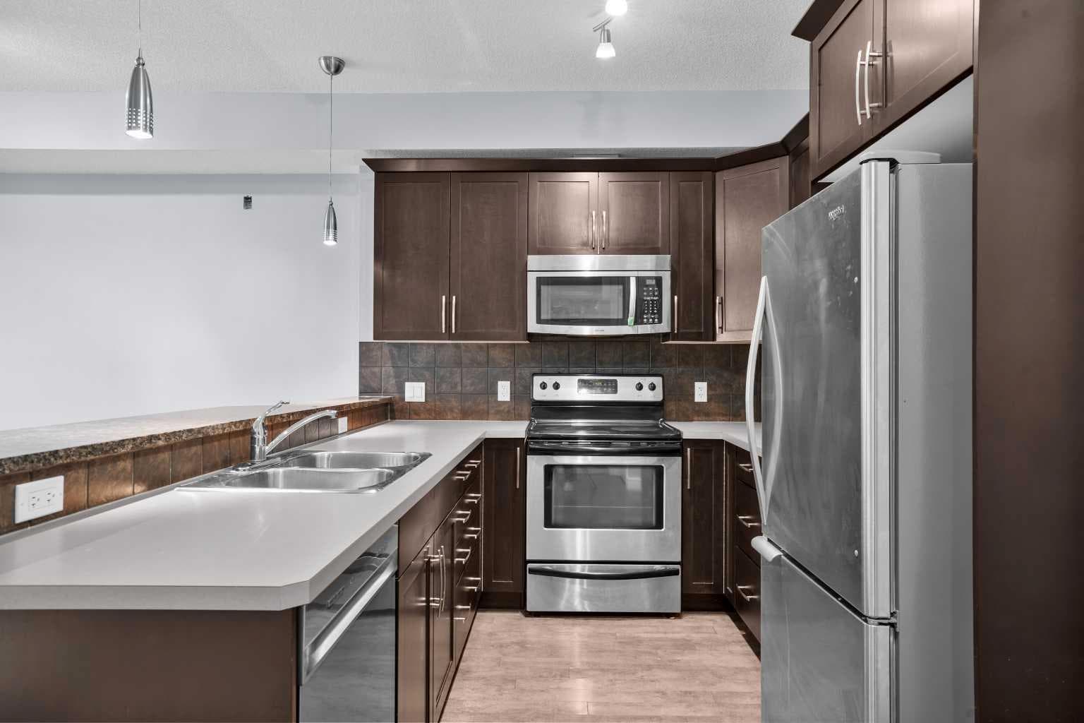 3103, 15 Sunset Square NE