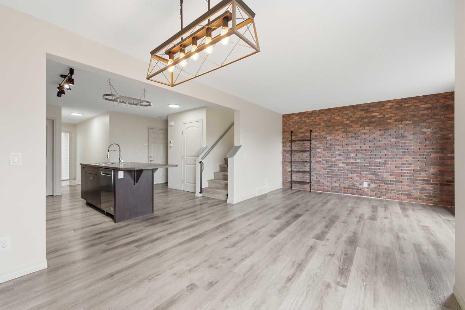 161 Sunset Common 