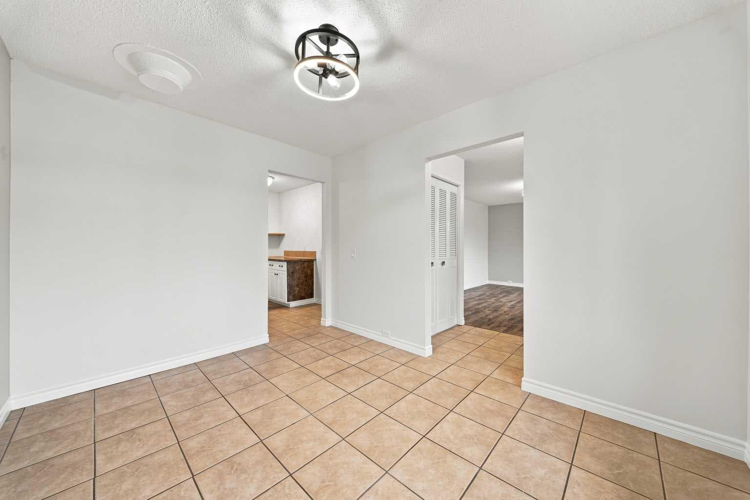 248 Huntcroft Road NE