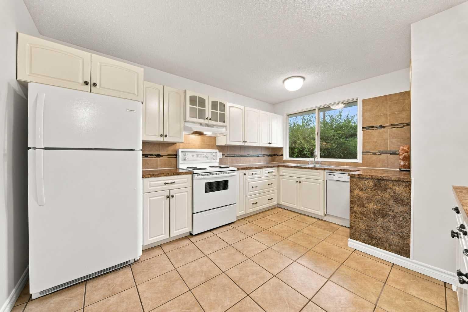 248 Huntcroft Road NE