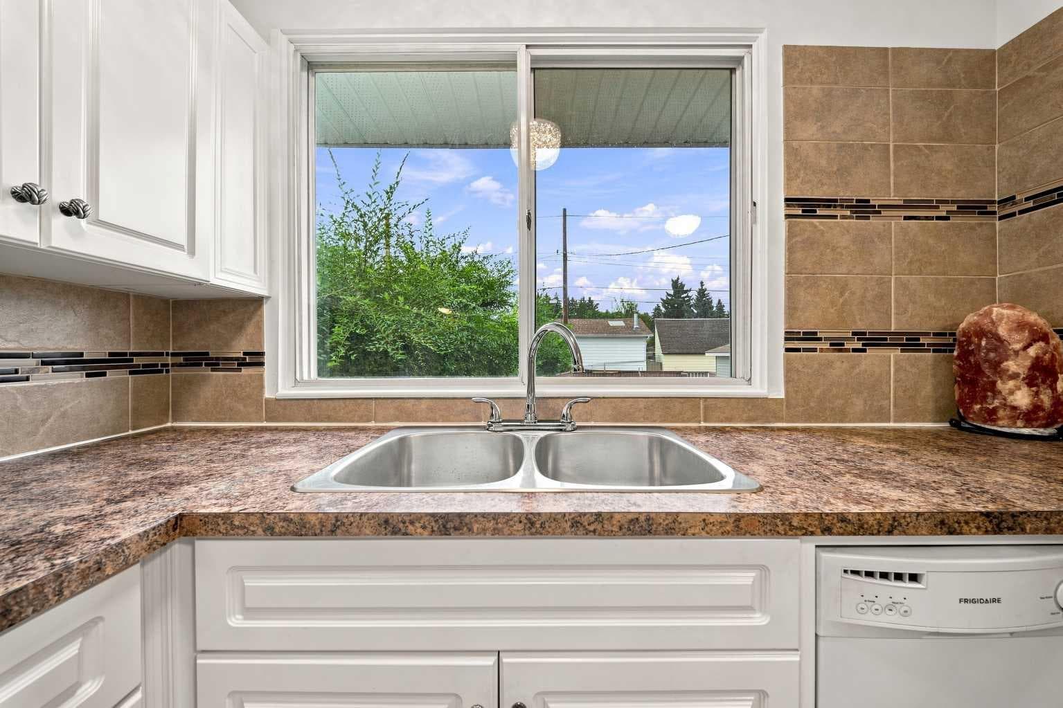 248 Huntcroft Road NE