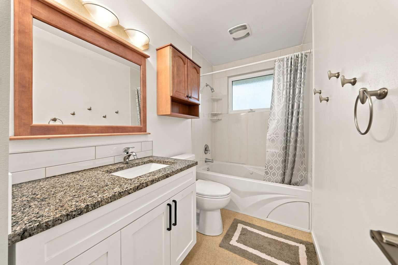 248 Huntcroft Road NE