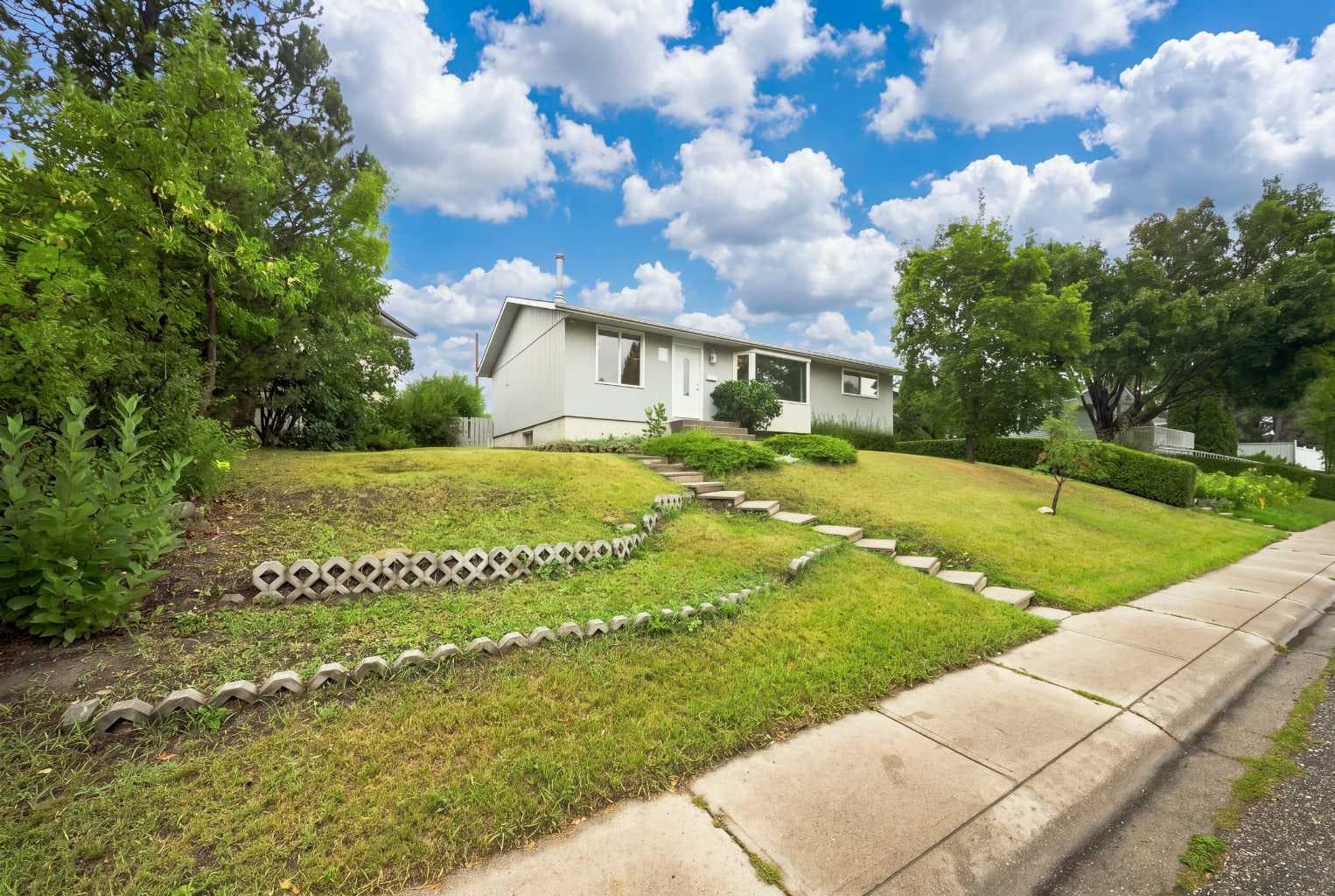 248 Huntcroft Road NE
